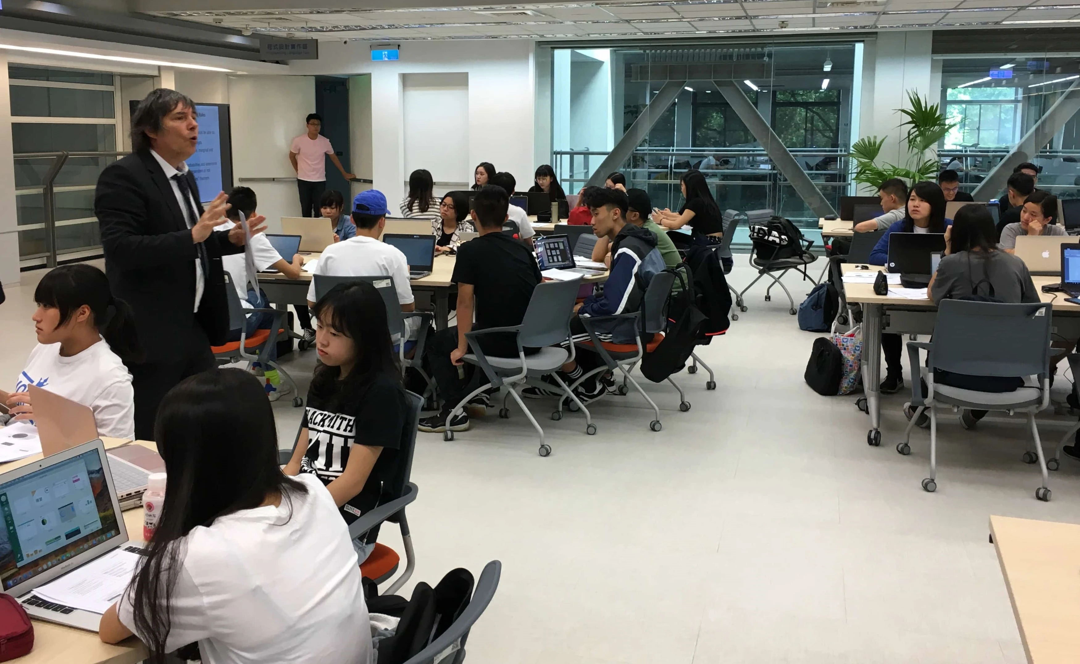 想不想知道你被機器人取代的可能性有多高？